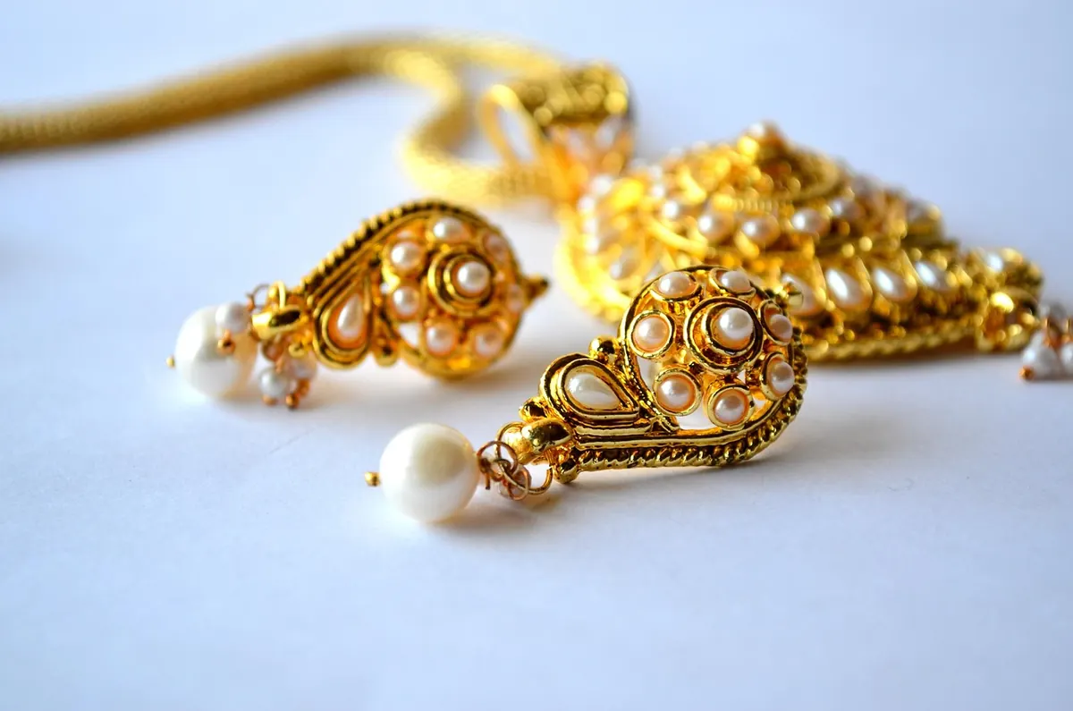 Pearl vs Gemstone Earrings: A Comparison for Work, Weddings and Weekends